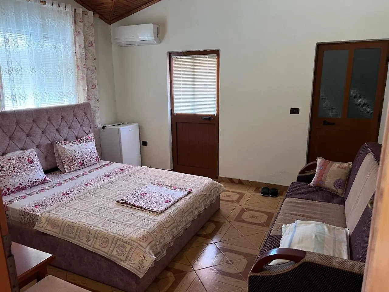 Vila Hasani Durrës 0*,